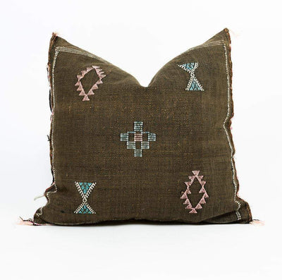 Bryar Wolf Handmade Decorative Throw Pillows With Insert / 20" x 20" BOU